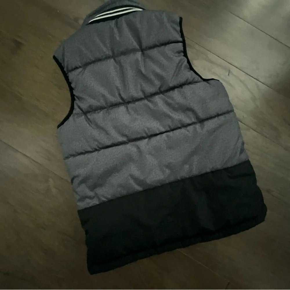 OshKosh Boys Puffer Vest Size 10 Osh’Kosh B’GOSH Black and Grey EUC Sz 10
